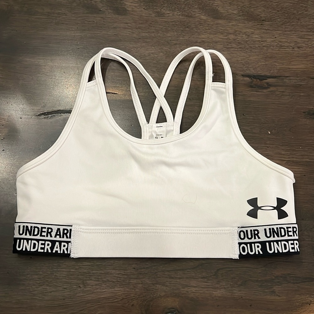 Under armour sports bra. Girls size medium EUC.
